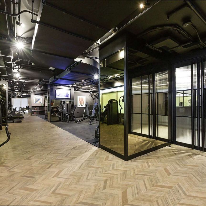 32 amenity spaces, including two rooftop swimming pools, rooftop terraces, sky-lounge bar, pet spa and games room. - Photo 1