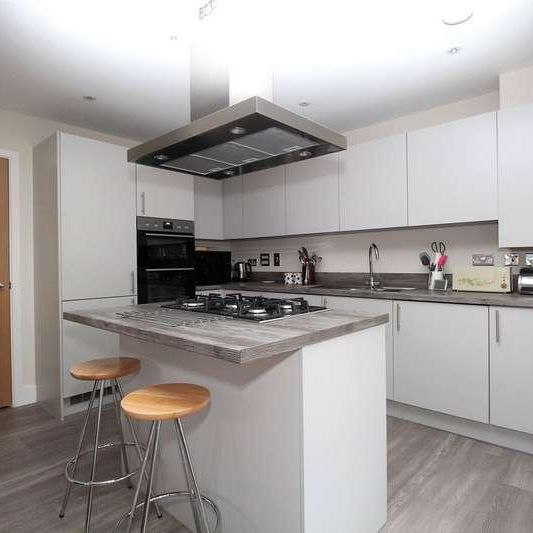 Rowden Way, Alton, Hampshire, GU34 - Photo 1