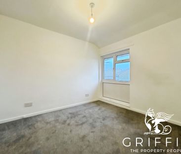 Markhams Chase, Basildon, SS15 - Photo 3