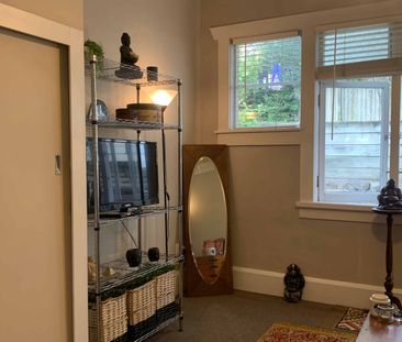 Cozy Two Bedroom Unit On Bluff Hill - Photo 4