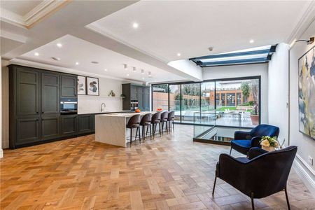 An exceptional, newly refurbished six bedroom house with off-street parking COI Cand studio annexe. - Photo 5