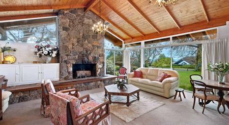 Spacious Family Home with Stunning Views - Photo 4