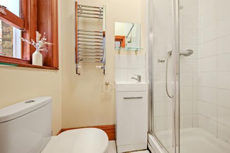 1 bedroom in a house share to rent - Photo 4