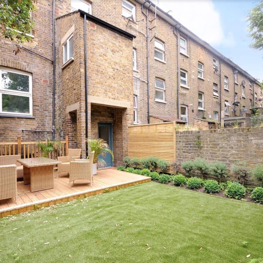 2 Bed Terraced House, Camberwell New Road, SE5 - Photo 1