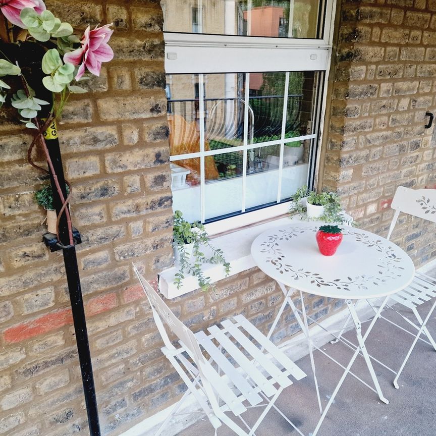 Studio Flat, Ebury Bridge Road, SW1W - Photo 1