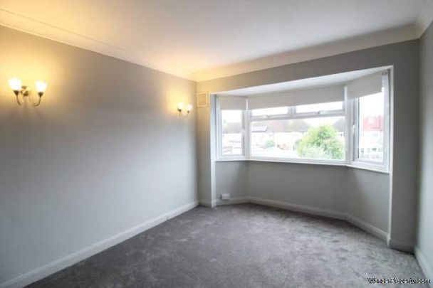 3 bedroom property to rent in Morden - Photo 1