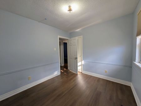 For Lease - 9 Hiley Avenue, Ajax, Ontario - Photo 2