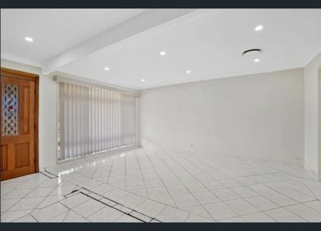 “Spacious Three-Bedroom Home with Teenagers' Retreat in Prime Location” - Photo 3