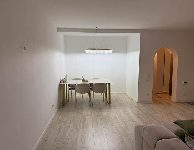 Großzügige 120 m² Souterrain-Wohnung mit Garten zum 01.01.2026 - Photo 1