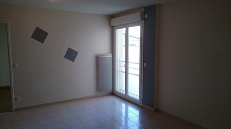 F2 APPARTEMENT A LOUER CAEN PORT DE PLAISANCE LIBRE 08/12/2025 - Photo 2