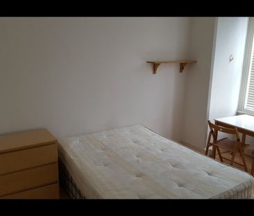 Room in a Shared House, Chapter Road, NW2 - Photo 2