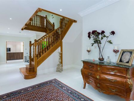 Detached gated home located in a much sought after private road. Refurbished to a high standard and specification throughout offering nearly 6000 sq.ft of accommodation on three floors - Photo 2