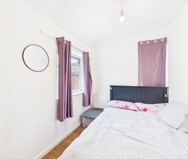 3 bedroom House in Canning Road, Aldershot - Photo 5