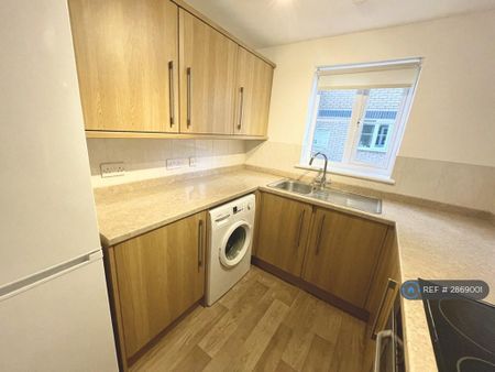 2 bedroom flat to rent - Photo 2