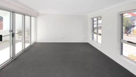 As New Pet Friendly 3 Bedroom Apartment - Photo 2