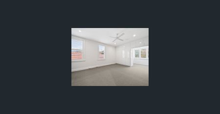 SUN-FILLED STUDIO IN AN UNBEATABLE HARBOURSIDE LOCATION - Photo 4