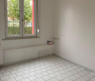 Maison à louer Rdc : séjour, salon, cuisine, salle de bains (douche... - Photo 1