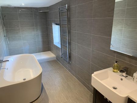 4 bedroom detached house to rent - Photo 5