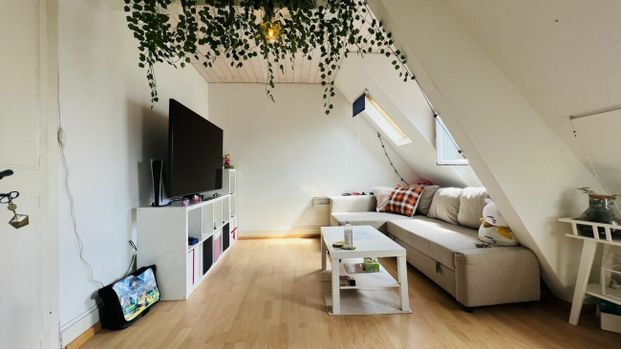 Charmante 3.5-Zimmer Altbau-Dachwohnung in bester Wohnlage. - Photo 1