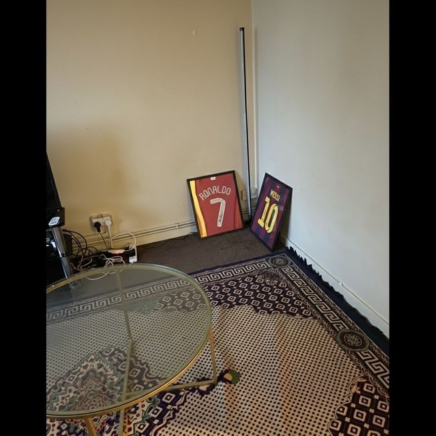 1 Bed Flat, Shepherds Bush, W12 - Photo 1