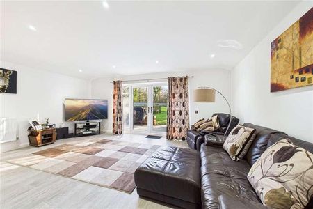 Beech Hill Road, Spencers Wood, Reading, Berkshire, RG7 - Photo 2