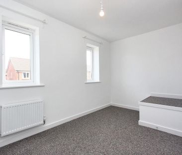 2 bedroom end of terrace house to rent - Photo 4