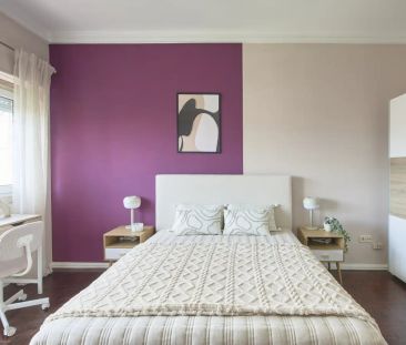 Room in a shared 4-bedroom apartment for rent in Lisbon. - Photo 6