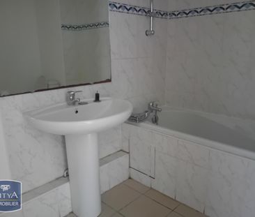 Location Appartement 3 pièces 51m² LE TAMPON 97430 - Photo 2