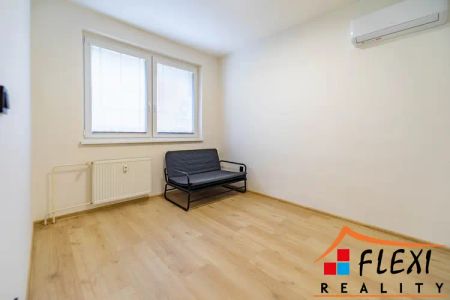 Pronájem zrekonstruovaného bytu 3+kk s lodžií, 62 m - Photo 2