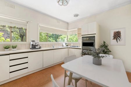 Prime Location - 6 Month Lease - Photo 4