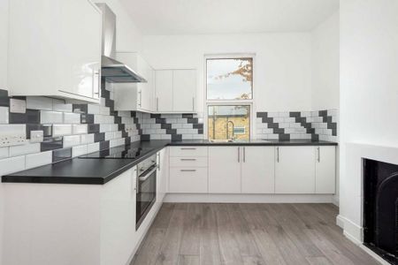 3 bedroom flat to rent - Photo 4