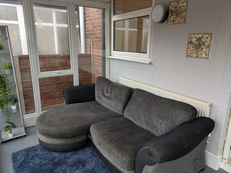 Room in a Shared House, Halliday Road, M40 - Photo 2