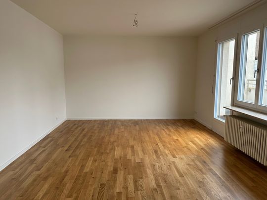 Renovierte 1-Zimmer Attikawohnung mit Dachterrasse im Gundeli - Photo 1