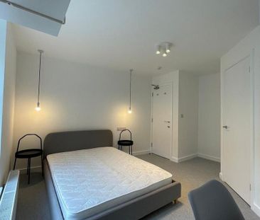 8 bedroom house of multiple occupation to rent - Photo 6