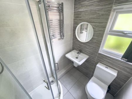 6 bedroom terraced house to rent - Photo 4