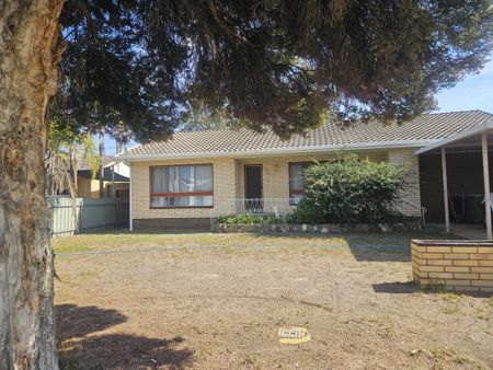 Spacious Family Home - Photo 3