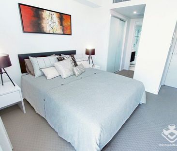 Furnished,2 bed, 2.5 bath - Photo 6