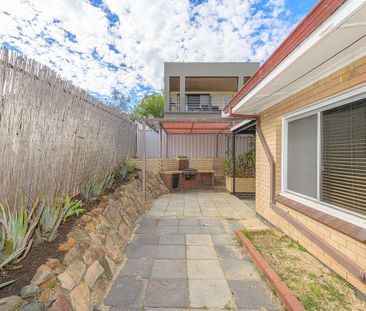 Retro Brick 60's home - Photo 6