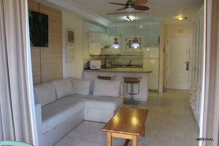 Disfrute viviendo en este magnifico apartamento completamente amueblado en un complejo con tres piscinas y al lado del mar. - Photo 3