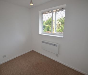 2 bedroom mews to rent - Photo 6