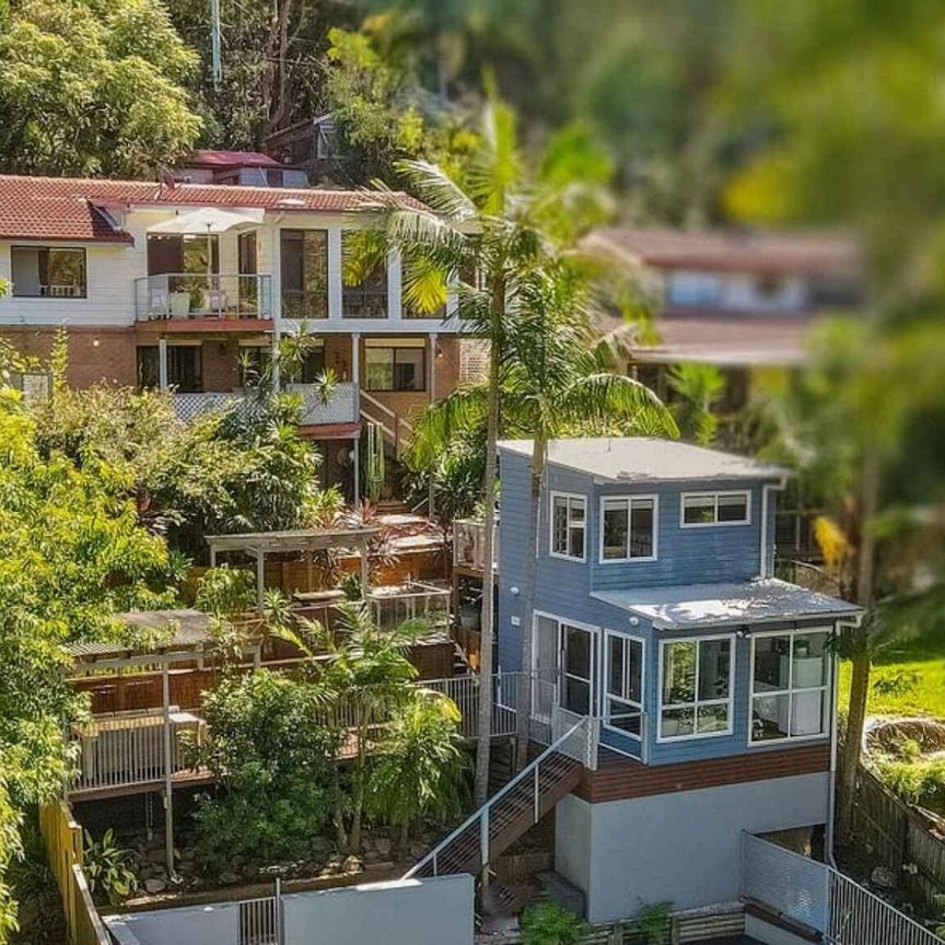 FAMILY HOME WITH STUDIO & WATERVIEWS! - Photo 1