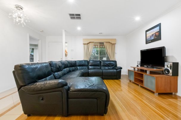 Space for the whole family, 4 Bedroom 2 Living - Available Now! - Photo 1