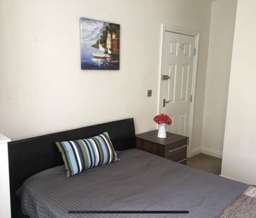 1 bedroom in a house share to rent - Photo 1