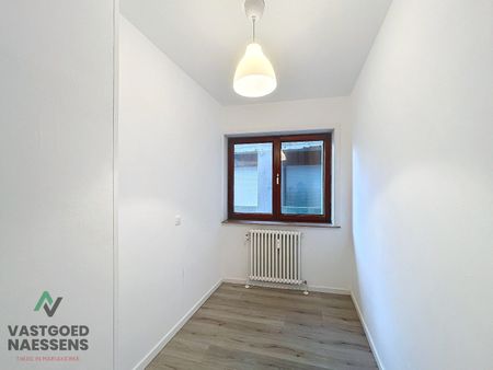 Vernieuwd appartement met 2 slaapkamers - centrum Oostende - Photo 2