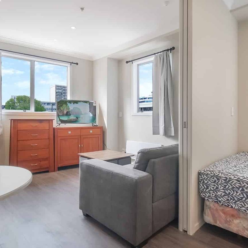 Beautifully Presented Fully Furnished Apartment - Photo 1