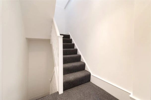 2 bedroom flat in Camden - Photo 1