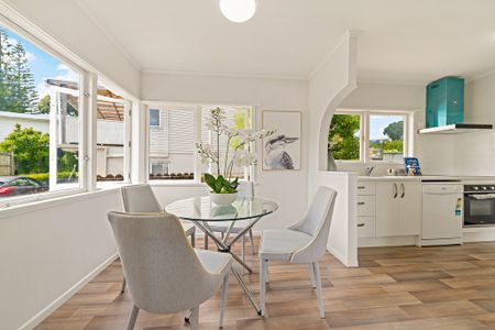 GLENFIELD - Newly Renovated 3 Bedroom Home - Photo 3