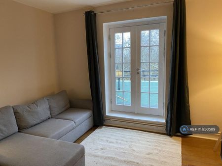 3 bedroom flat to rent - Photo 2