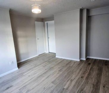 Partly Furnished 3 Bedroom Terrace - Photo 3