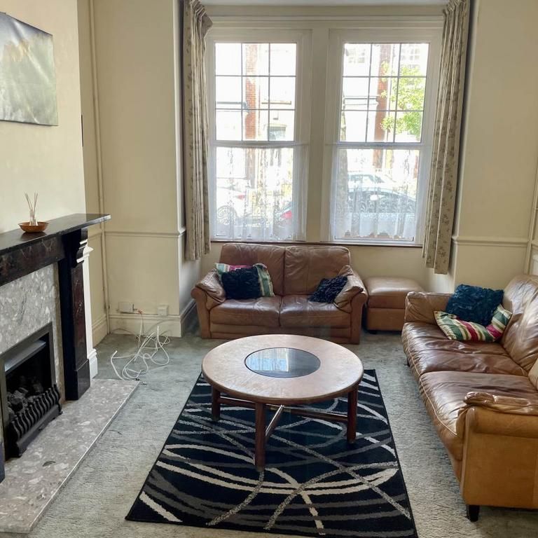 4 bedroom house to rent - Photo 1